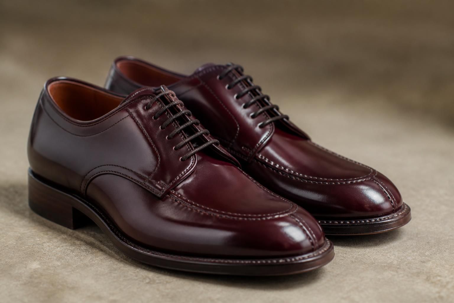 découvrez la présentation détaillée de l'alden 986 et les couleurs emblématiques de ce modèle en cuir cordovan, symbole d'élégance et de qualité.