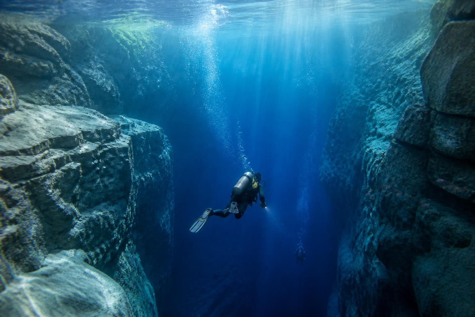 découvrez les sites de fosses de plongée les plus profonds en france, idéals pour les amateurs de sensations fortes et de plongée sous-marine.