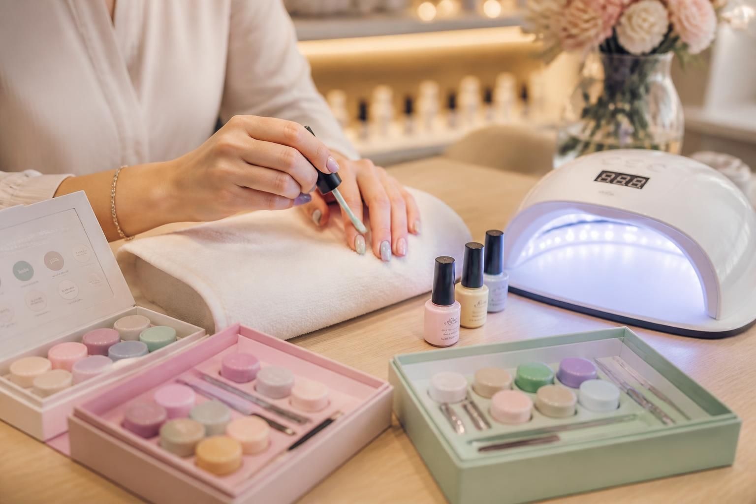 découvrez comment choisir et utiliser les kits et lampes adaptés pour réaliser de magnifiques macarons ongle. guide complet pour débutants et passionnés de manucure.